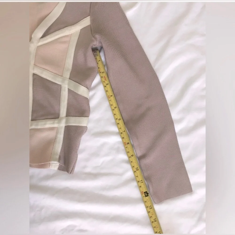 EUC 90’s beautiful Bebe thick multicolored zip up vneck long sleeve top. - Picture 5 of 7